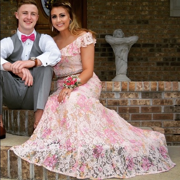 Prom Dress!! - Picture 2 of 8